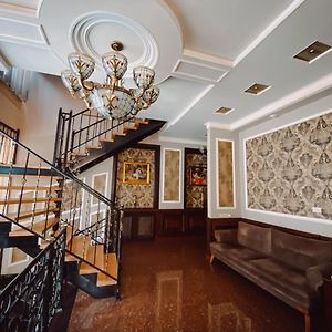 Royal Renaissance Hotel