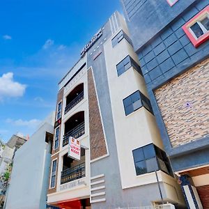 Super Collection O Sri Balaji Luxury Rooms